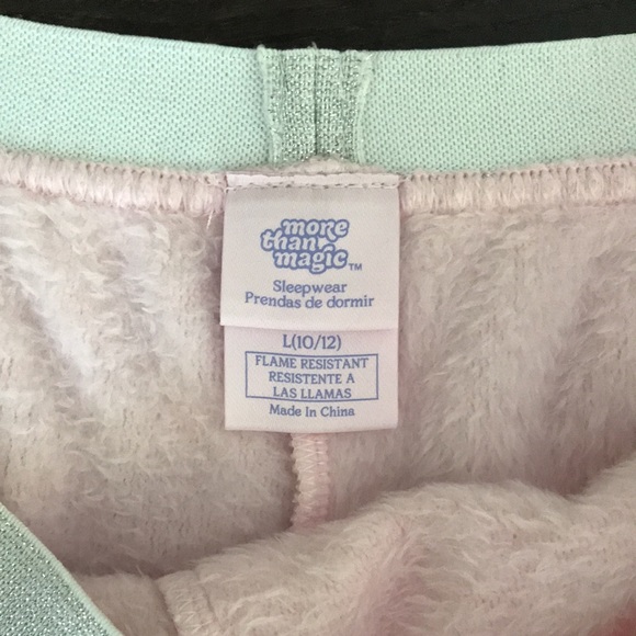 Pink fuzzy sleeping shorts with silver stars - Picture 3 of 9